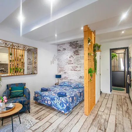 Equipe, Plein Centre Apartment